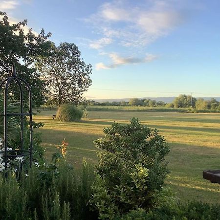 Cotswold Edge Guest Suite With Broadway Hill View Badsey المظهر الخارجي الصورة